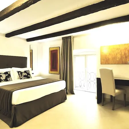 The Royals Experience Naples