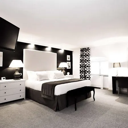 The Royals Experience Couette-café