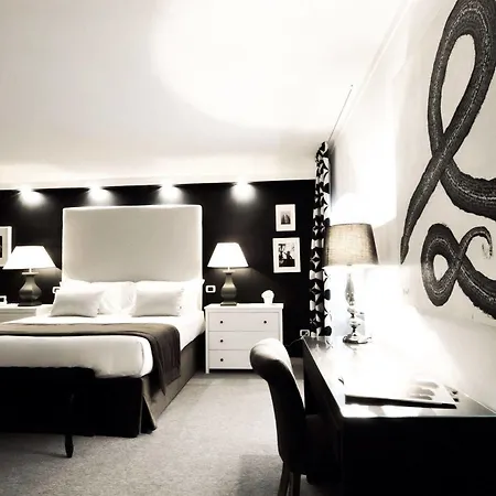 The Royals Experience Bed & Breakfast 2*