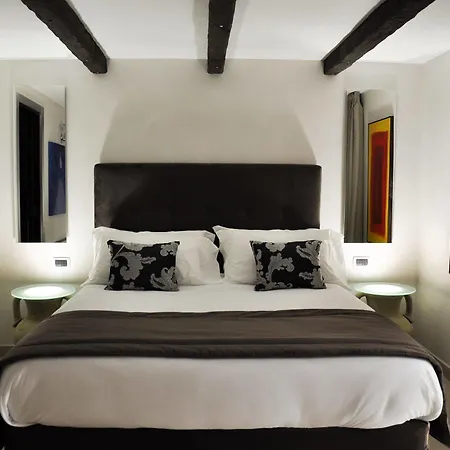 The Royals Experience Bed & Breakfast