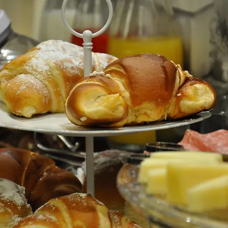 Bed & Breakfast The Royals Experience 2*