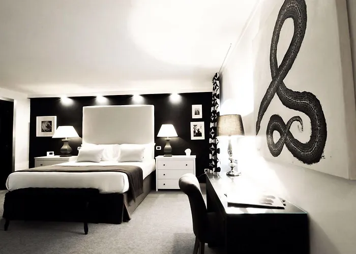 The Royals Experience Alojamento de Acomodação e Pequeno-almoço 2*