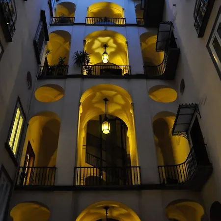 The Royals Experience Oda ve Kahvaltı 2*